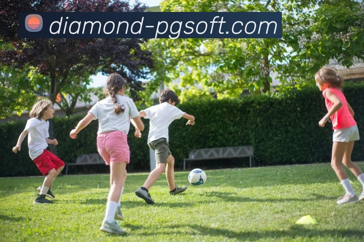 心爱篮球的热情与梦想在球场上交织成青春的旋律